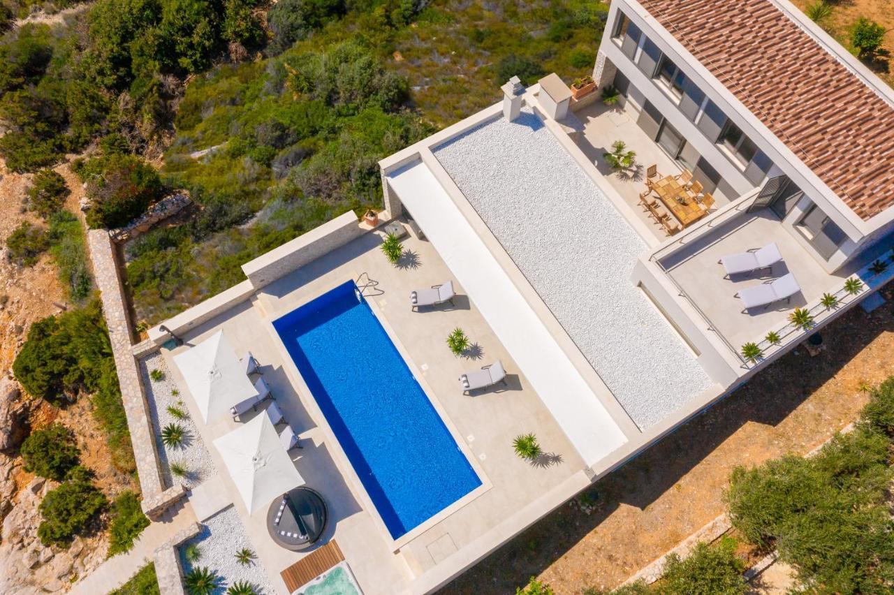 Villa Carisma Island Vis Exterior foto