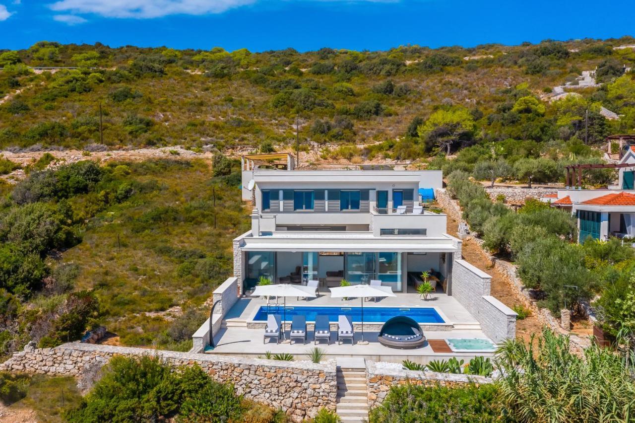 Villa Carisma Island Vis Exterior foto